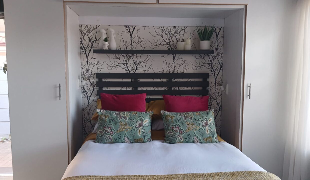 ANOEKS REST ROOM 1