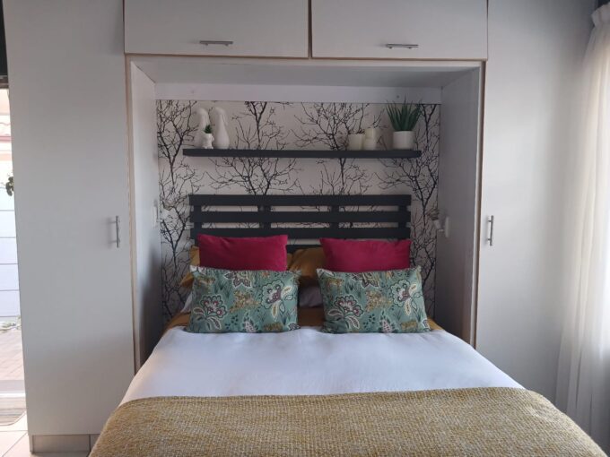 ANOEKS REST ROOM 1